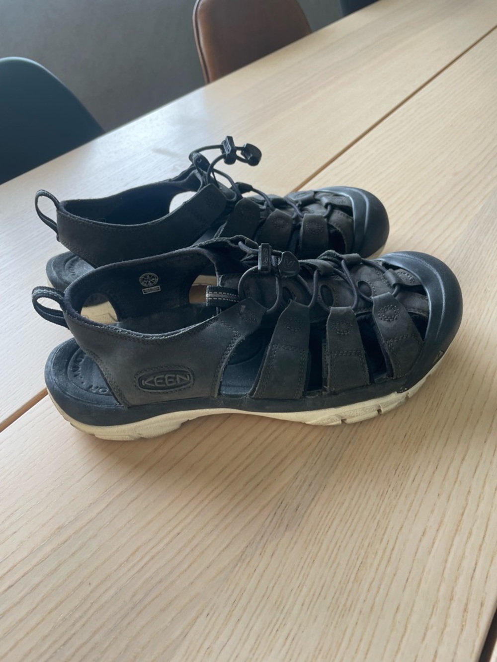 KEEN Newport sandals men’s size 11 waterproof shoes sandals hiking in black